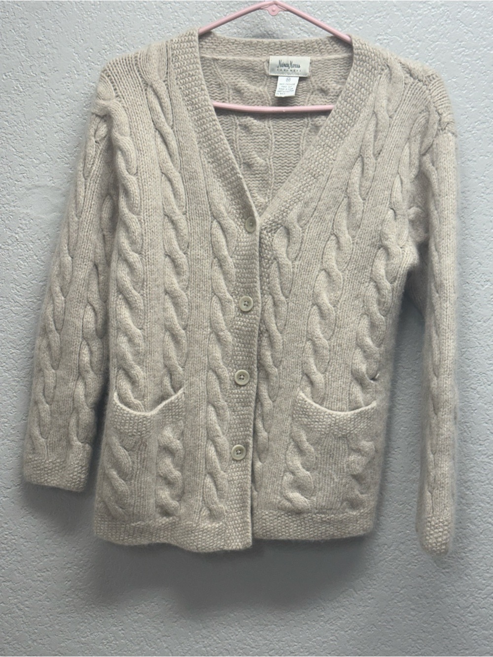 Neiman Marcus Ivory Cable Knit Button Front Cardigan cashmere SizM Pit 19” L 25”
